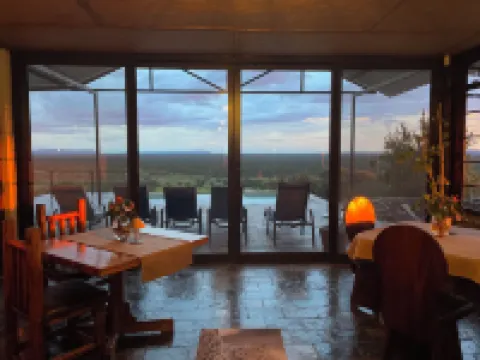 阿洛伊格羅夫野生動物園旅館