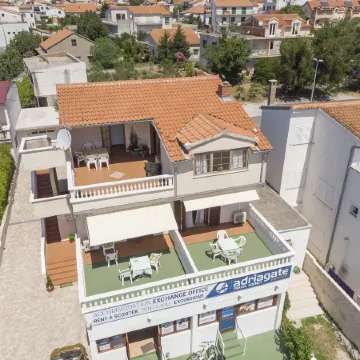 Apartment and Rooms Artina