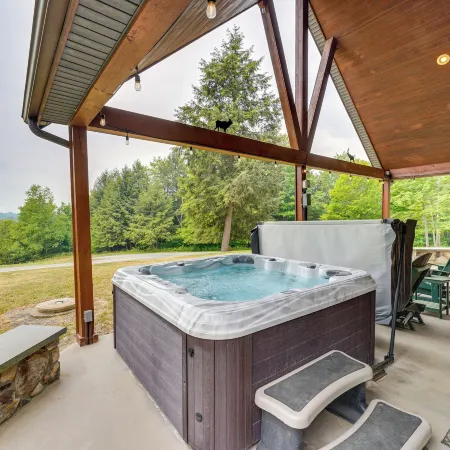 3-Acre Benezette Cabin Hot Tub, Grill and Mtn View