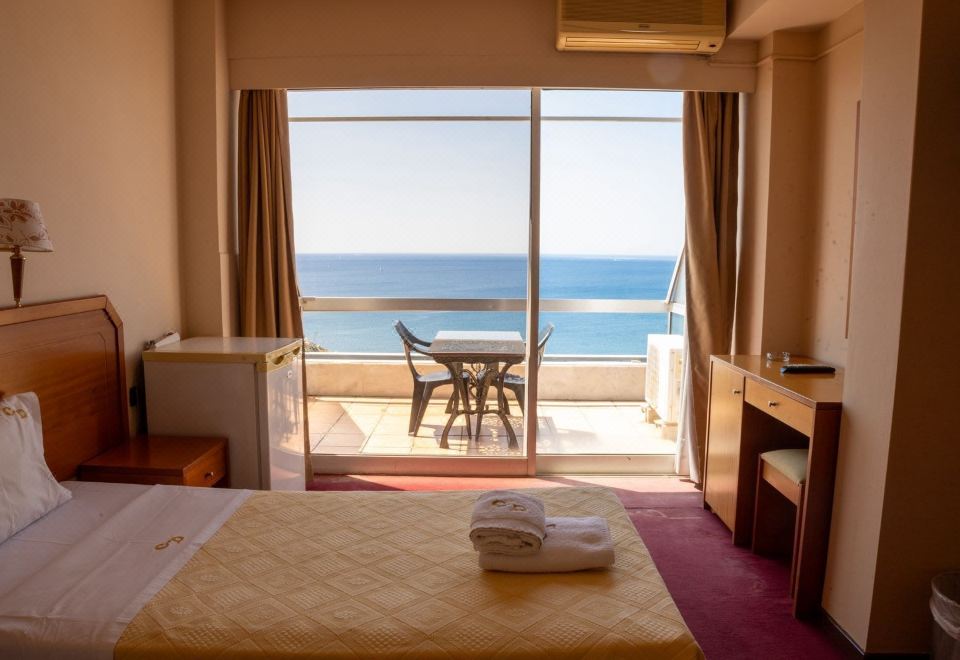 Cavo D' Oro - Housity