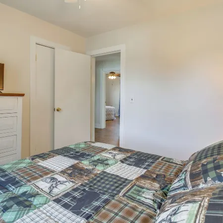 Lakes, Whiskey & More! Charming Home in Tullahoma