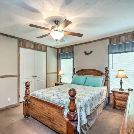 Cozy Hardin Retreat w/ Lake Kentucky View!