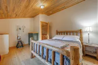 Glacier National Park-cozy, rustic home w/ hot tub, just 6 minutes to the park