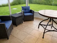 Modern Retreat, 9 Mins to Beach, Fast Wi-Fi Hotels in Holiday