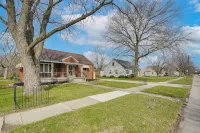 1 Mi to Dtwn Tiffin! Brick Bungalow w/ Patio, Yard - 2 étoiles