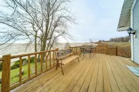 Lakeside Living on Wine Trail! Geneva Home w/ Deck - Homestays