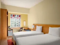 ibis Mall Avenue Dubai Отели рядом с достопримечательностью «Шоссе шейха Зайда»