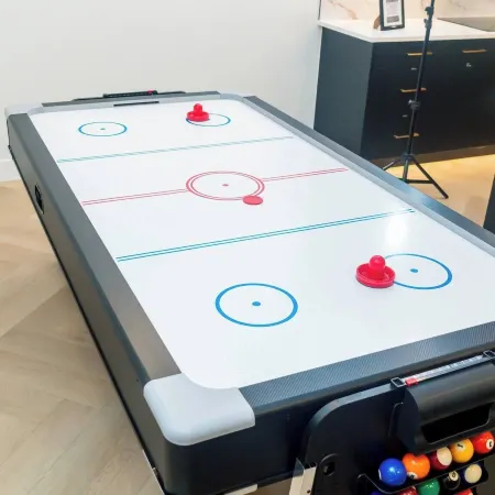 Serene Dwelling Home-4 Bedroom,pool Table Near YEG