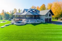 Devlok- Mystique Mansion 7 BR-sleep 16 Kawartha