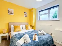 NEW Spacious Apartment Ideal for Business Work - balcony