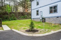 Charming New 5BR/4BA Cabin Near Dollywood. No Stee Hotels in 