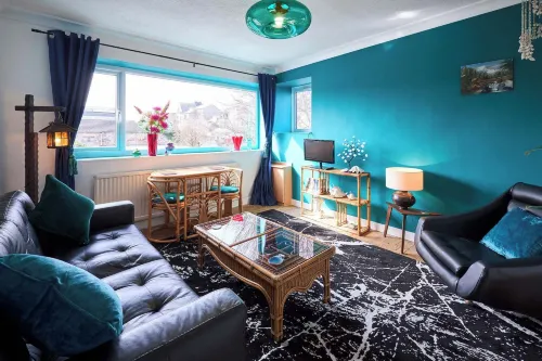 Host Stay Beachcomber Cottage Apartment - Hot Tub