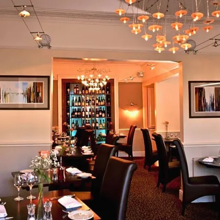 Queens Court Hotel