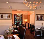 Queens Court Hotel
