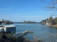 Charming studio in lovely Topping with AC, WiFi that has stunning water views! Hotels in Middlesex County