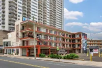 Coastal Inn by Beach and Boardwalk