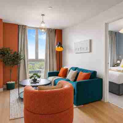 GuestReady - Chic 2-Bed Apartment with Balcony Rooms