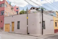 Patio 7 Studios - Homestays
