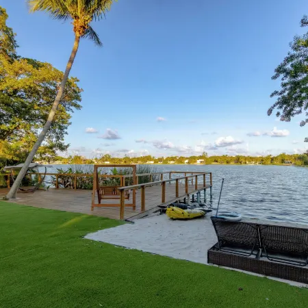 Lakefront Villa ·Tropical Backyard·Kayak·Cool Deck