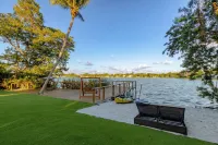 Lakefront Villa ·Tropical Backyard·Kayak·Cool Deck