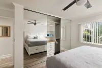 Sunny La Jolla 2 Bed 2 Bath Villa - Condos