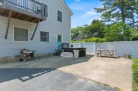 Solomons Island 6BR Family Getaway - balcony