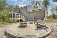 On 4+ Acres! Modern Home w/ Lake Access in Orange - 3 estrellas