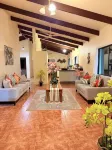 Mountain Views, 3BR Family Home, Near Muri Beach - 3 stelle