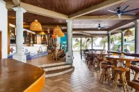 Paraiso Rainforest and Beach Hotel - Bãi đậu xe