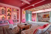 PinkCoco Gili Trawangan - Constant Surprises & for Cool Adults Only - 3-Star