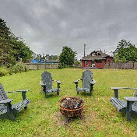 Walk to Shore! Long Beach Home w/ Fire Pit