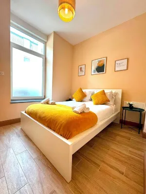 Stylish Brand New 1 bedroom Apartment - 2-Star