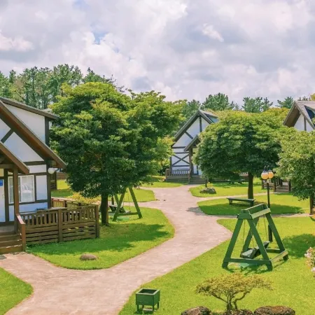 The Forest Aewol Отели рядом с достопримечательностью «Курорт и гольф-клуб Everis»