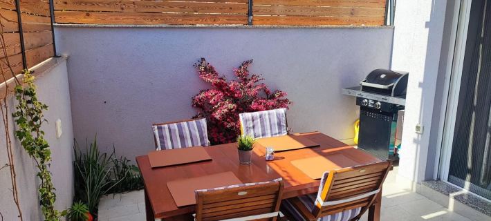 1 Bedroom Apartment Sleeps 3 - Outdoor Pool Hotele w: Zadar