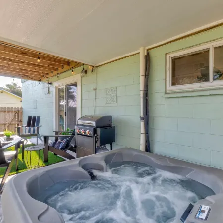 Cozy Private Retreat Hot Tub BBQ Grill Yard
