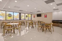 B&B Hotel Miami Airport - parking