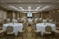 Toronto Don Valley Hotel - Cho phép mang theo thú cưng