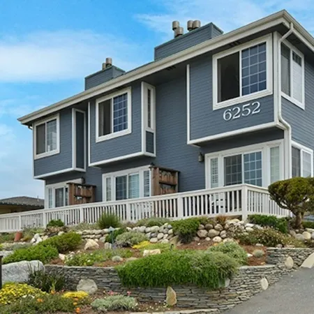 Sand Pebbles Inn