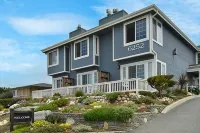 Sand Pebbles Inn - Beach