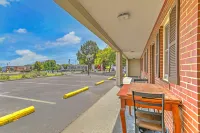 OYO Palm Leaf Motel - 2-Star