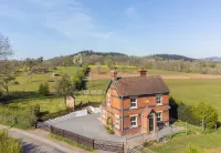 Coronation Cottage - With Woodfired Hot Tub - 2-Sterne