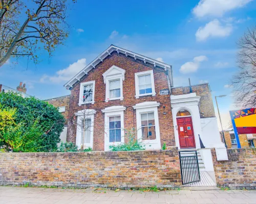 Peckham Rooms Hotel by Belvilla Hotels near Peckham