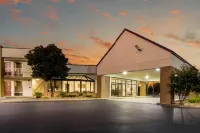 Red Roof Inn Clarksville - 2 Sao