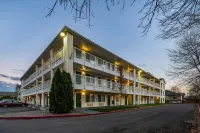 HomeTowne Studios Spokane - Valley - Parkplatz