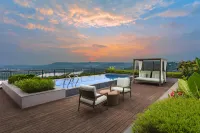 Hilton Goa Resort - Infinity Pools