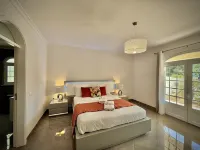 Quarteira Premium Villa with Pool by Homing - Vila