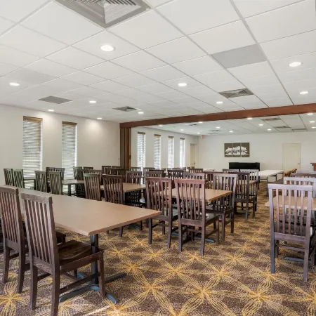 Best Western Crossroads Inn