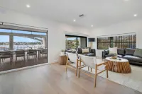 Sydney Harbour-Front Home With Views & Parking - parcheggio