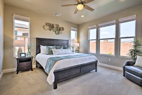 Utah Group Getaway w/ Patio! Swim, Soak & Hike - parking
