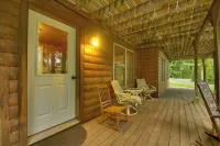 Sugarloaf Ski Basecamp Riverfront Cabin + Fire Pit - Homestays